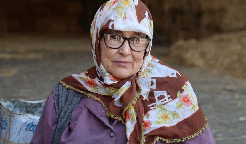 74 yaşındaki kadın doktor tavsiyesiyle çalışıyor