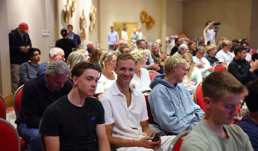 Alaçatı’da Rüzgar Tuttuğunu Koparıyor!