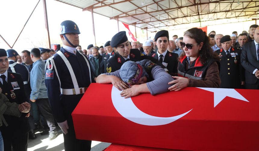 Trafik Kazasında Şehit Olan Jandarma Astsubay Toprağa Verildi