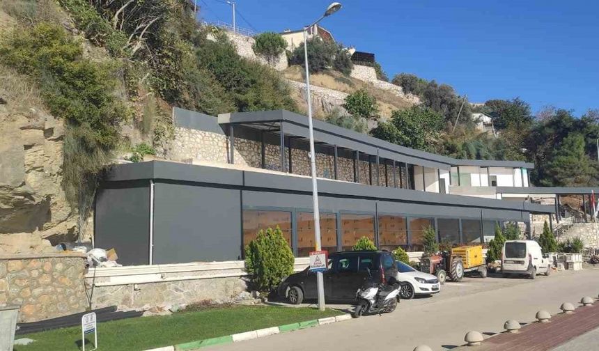 Gemlik’te milli emlak arazisindeki yapı tartışma konusu oldu