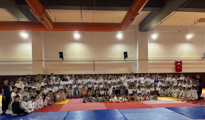 Salihli’de nefes kesen kemer sınavı heyecanı