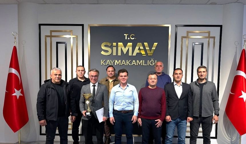 Simav’da şampiyon takıma kaymakamdan moral ziyareti