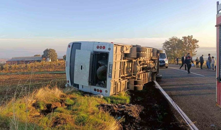 Tarım işçilerini taşıyan midibüs kaza yaptı: 23 kişi hastanelik