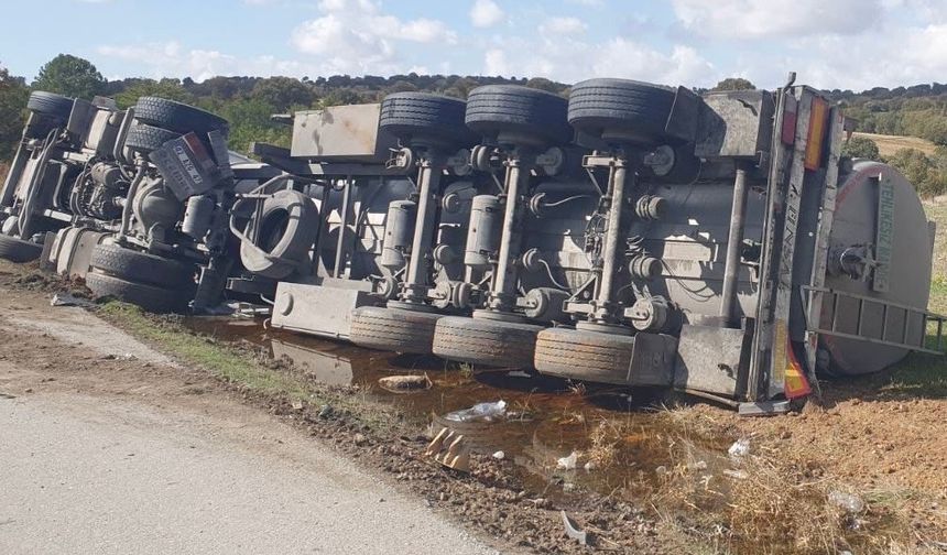 Uşak’ta tır kazası: Araç yan yattı, 1 yaralı