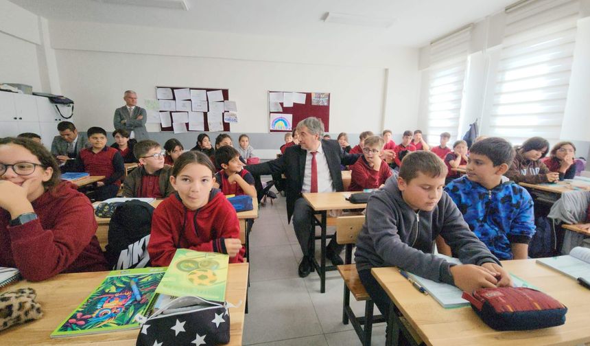 Atakent’te Öğrencilerle Sıcak Buluşma “Aile Bağınızı Koparmayın”