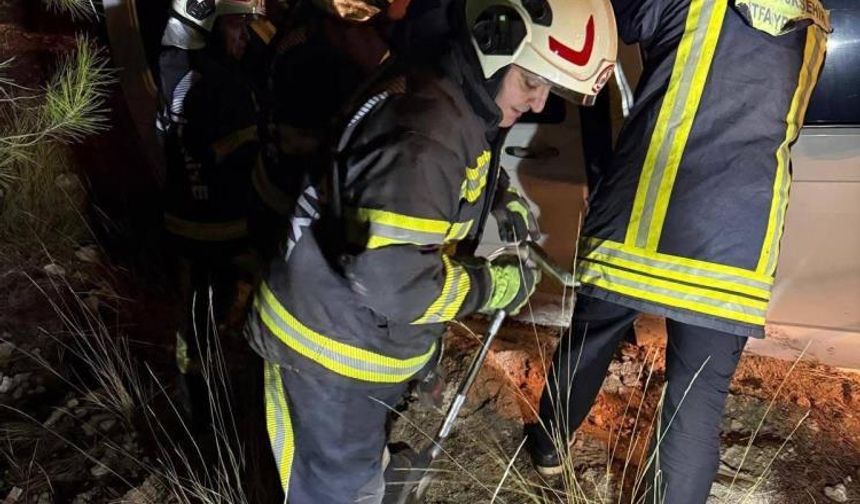 Korkunç kazada araç hurdaya döndü: 2 ölü