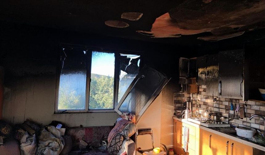Mutfak alevler içinde kaldı, itfaiye evi kurtardı