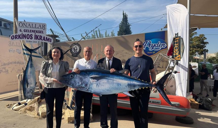 800 kg orkinos yakalayarak arkadaşlarına ikram etti