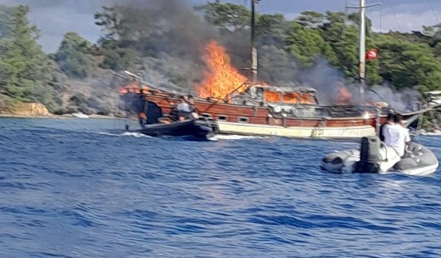 Tekne alevler içinde kaldı