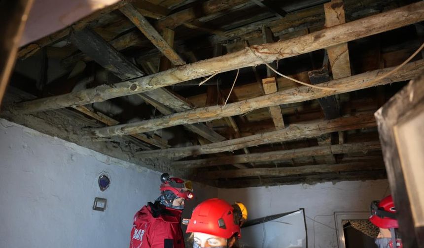 Düğün evinde tavan çöktü: 6 yaralı