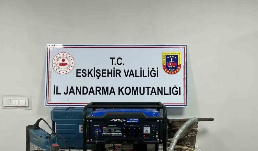 Kaçak kazı yapan 4 şüpheli suçüstü yakalandı