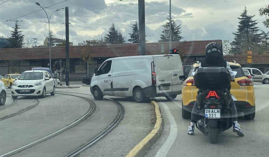 Kolay Yolu Seçti, Trafiği Tehlikeye Attı
