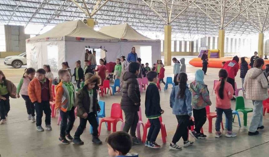 Mobil Etkinlik Tırı Mahalleye Neşe Getirdi!