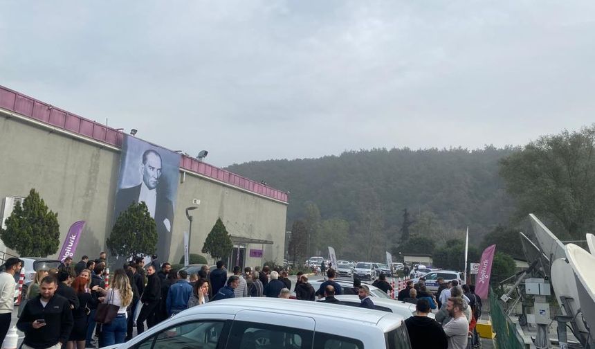 Beın Sports binasına silahla girdi, elindeki oyuncak çıktı