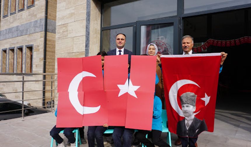 Aslanapa’da Minik Yüreklerden Büyük Ulu Önder Sevgisi