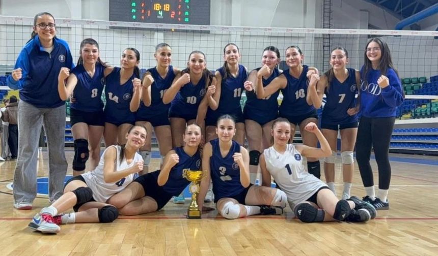Kütahya Belediyespor voleybol takımı şampiyon oldu
