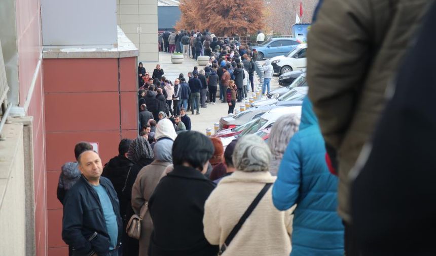 Gece 02.30’da Kuyruğa Girdiler, Hediye Çeki İçin Sabahladılar! Denizli’de İzdiham