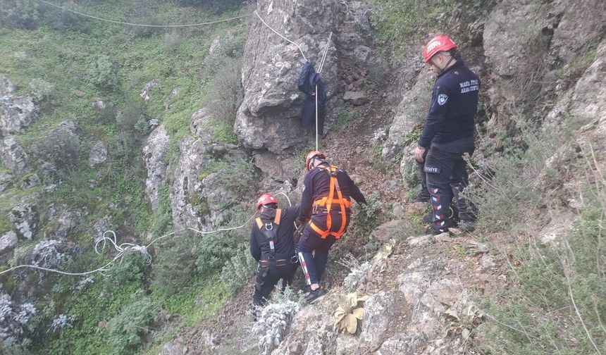 Ağlayan Kaya’da Nefes Kesen Kurtarma! Mahsur Kalan Vatandaş Kurtarıldı