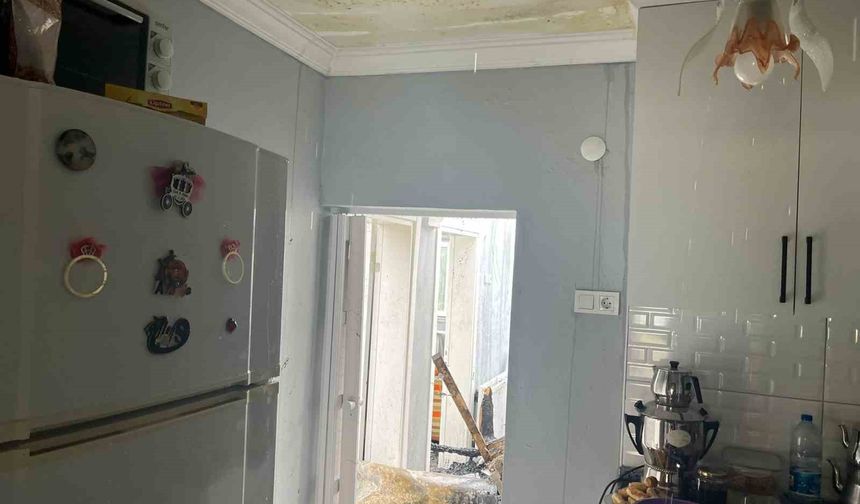 Ev Yangını! Bacadan Sıçrayan Kıvılcım Çatıyı Yaktı