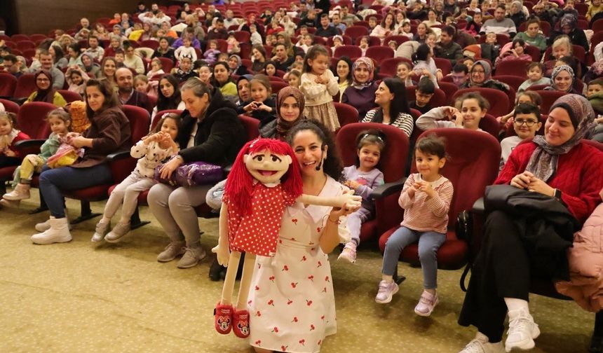 Kütahya’da Çocuklar Vantrolog Gösterisine Akın Etti