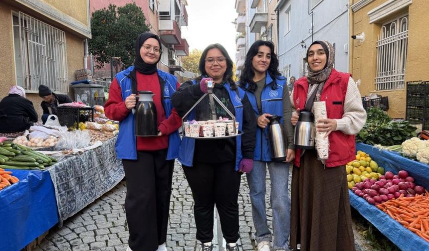 Gençlerden esnafa iç ısıtan ikram