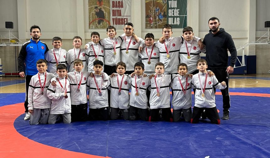 Tavşanlılı güreşçiler, il şampiyonu oldu