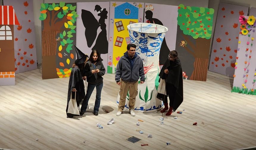 Kütahya'da tiyatro oyunu, izleyicilere keyifli anlar yaşattı