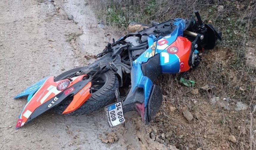 Otomobil ve motosikletin çarpışması kanlı bitti