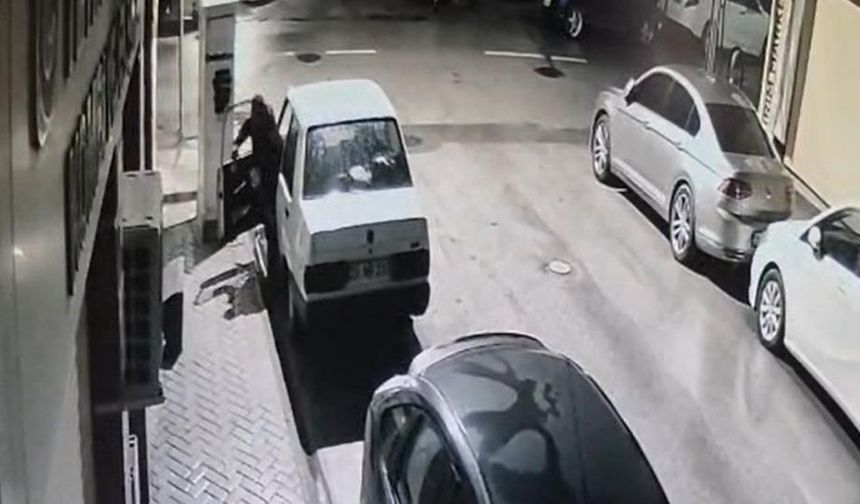 Park halindeki araçtan hırsızlık yaptı