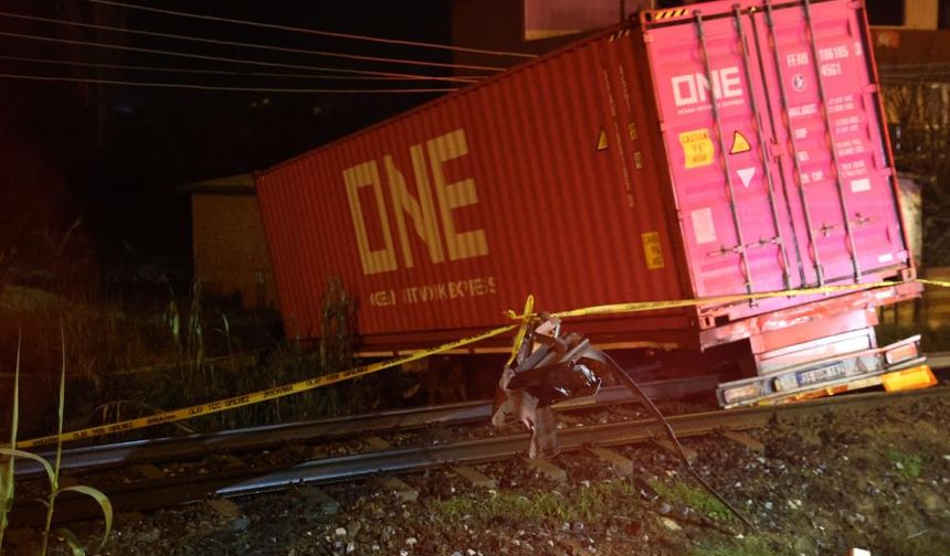 Tüyler ürperten kazada tır, 40 metre uçtu: 1 ölü