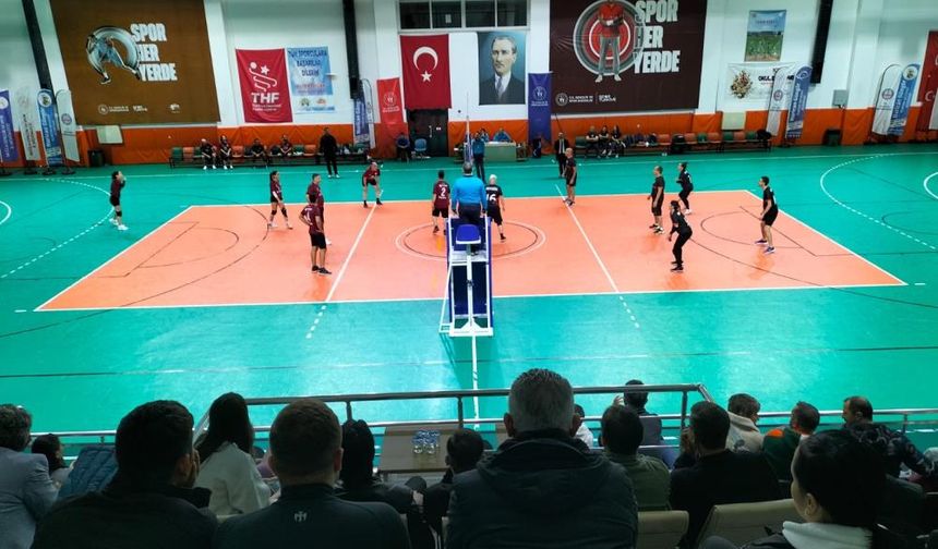 Para ödüllü voleybol turnuvası heyecanı başladı