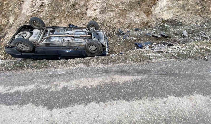 Kontrolden çıkan otomobil takla attı; 2 yaralı