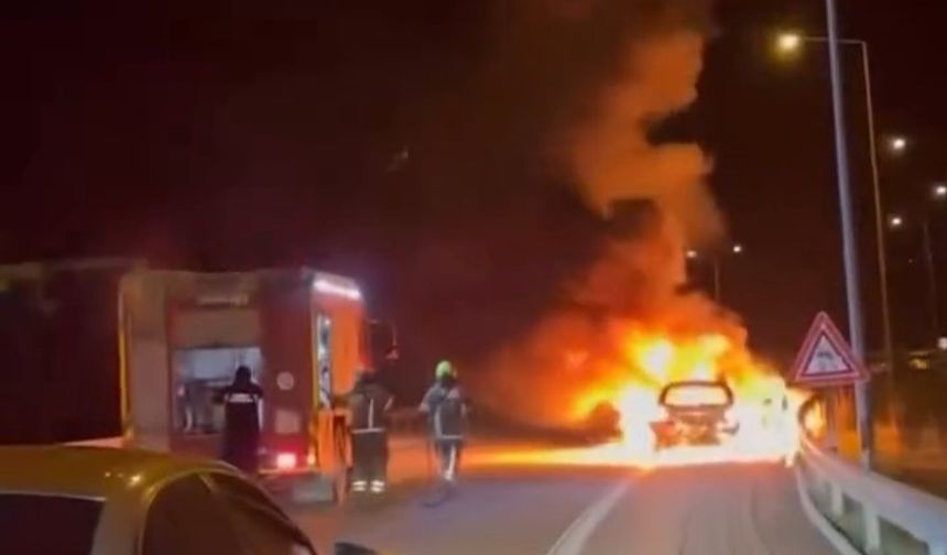 Yol Ortasında Korku Dolu Anlar: Araç Bir Anda Alevlere Teslim Oldu