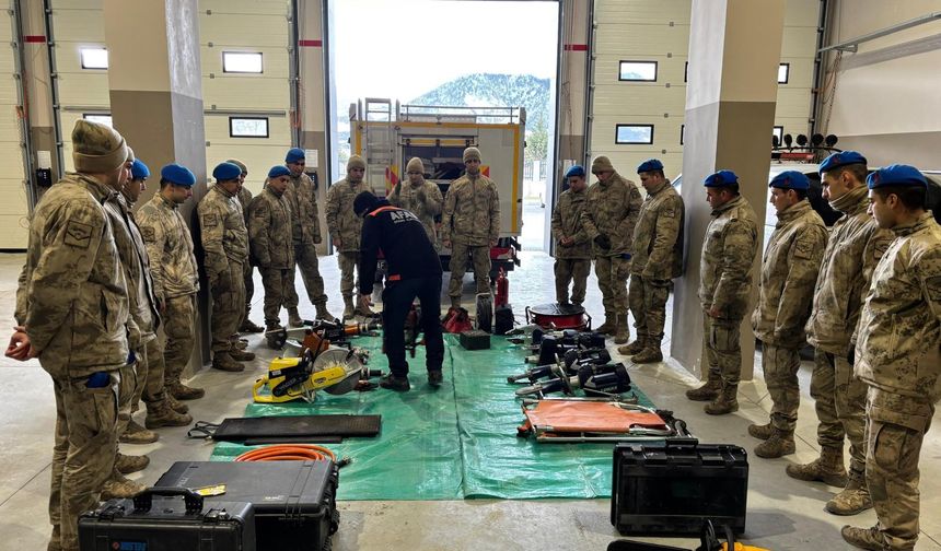 Kütahya’da enkaz eğitimine tam not