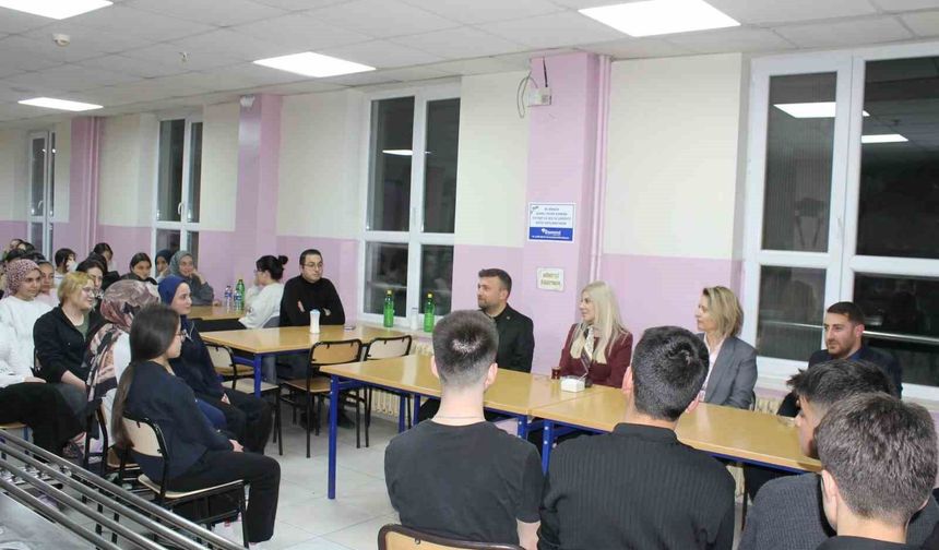 Altıntaş’ta iftar bereketi: Kaymakam Yıldırım öğrencilerle buluştu