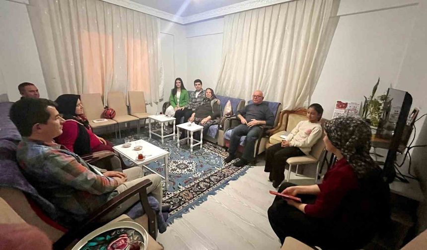 Dumlupınar Kaymakamı’ndan şehit ailesine anlamlı ziyaret