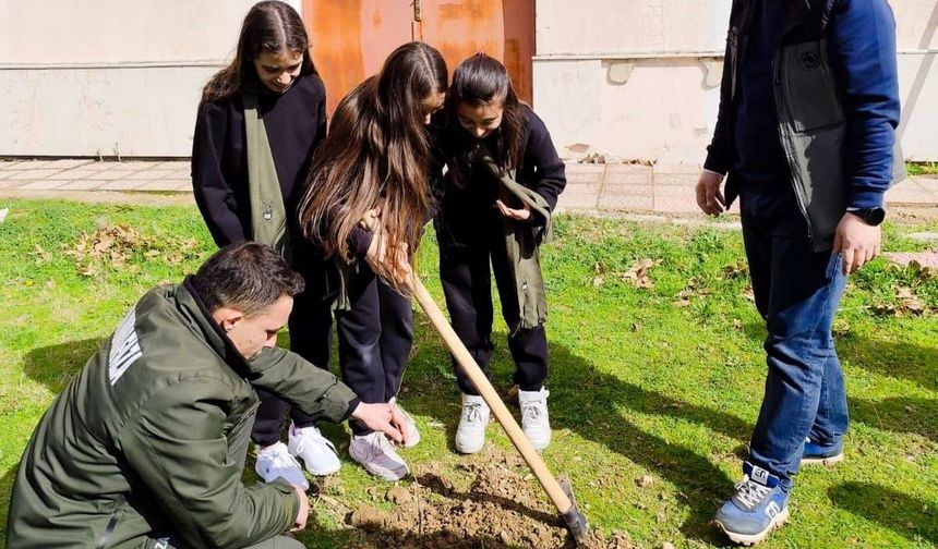 Gediz’de yeşeren umut: Öğrenciler iş başında