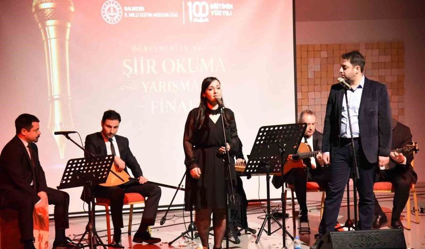 Şiir ve eğitim aynı sahnede: Öğretmenlerden özel dinleti