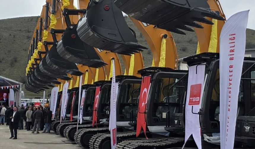 Tavşanlı Belediyesi’ne Dev Takviye: 22 Tonluk Ekskavatör Filoya Katıldı
