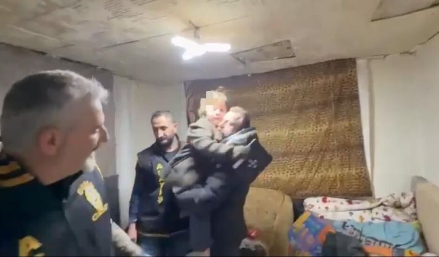 Annesinden kaçırılan çocuğu harabe evde polisler buldu