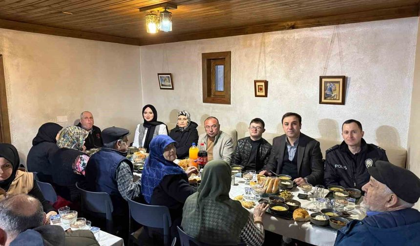 Çavdarhisar’da anlamlı iftar: Kaymakam Ak şehit aileleriyle bir araya geldi