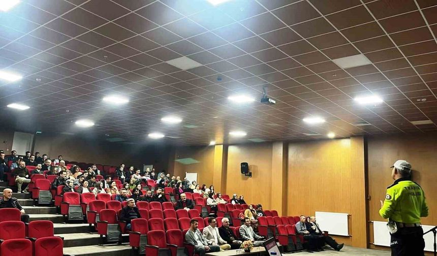 Eğitimciler Direksiyon Başında: Hisarcık'ta Trafik Kuralları Yeniden Yazılıyor!