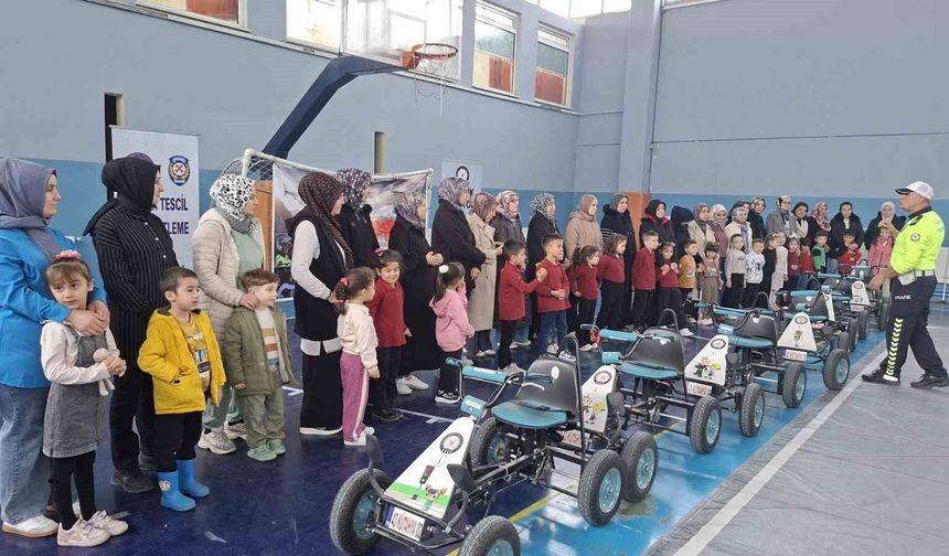 Hisarcık’ta trafik eğitimi seferberliği: Çocuklar kuralları uygulayarak öğrendi