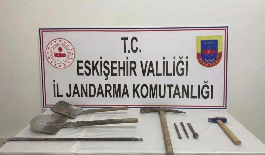 Kaçak kazı yapan 3 şüpheli suçüstü yakalandı