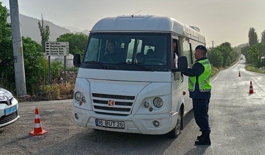 Polis ve jandarmadan okul çevreleri ve servislere sıkı denetim