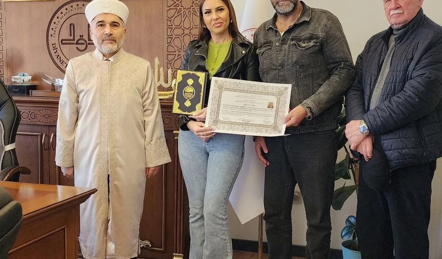 Rusya vatandaşı Alena Knaub, Müslüman oldu