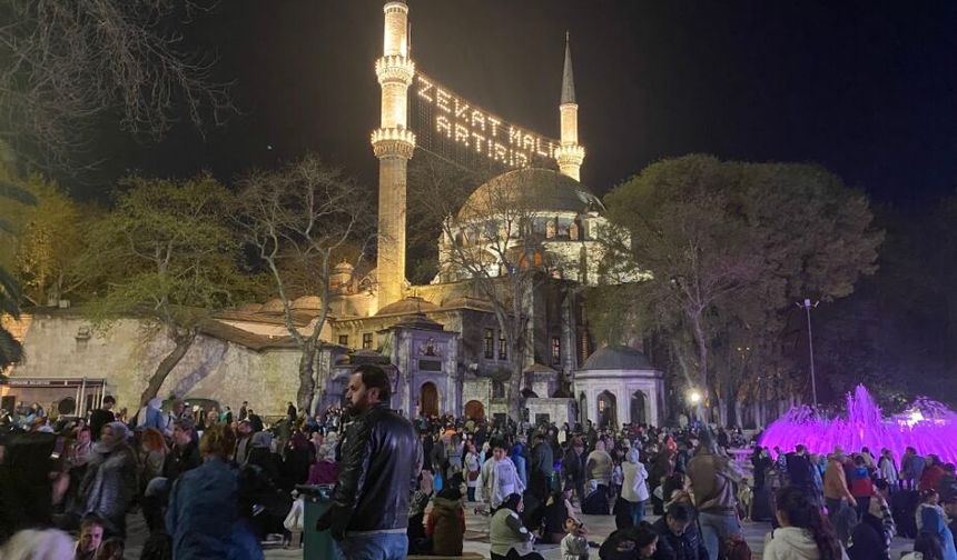 Kadir Gecesi mesajları 2026: Sevdiklerinize gönderebileceğiniz dualı sözler