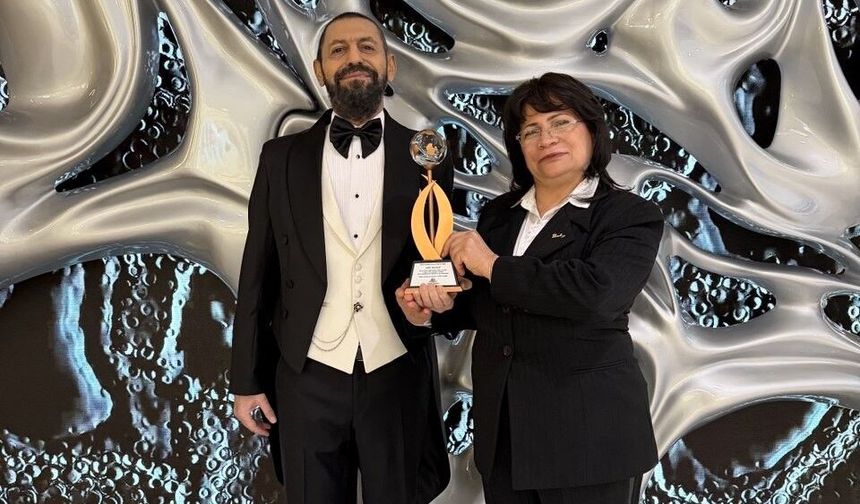 Yılın Barış İnsanı Ödülü Dünyaca Ünlü Yazar Akif Manaf’ın