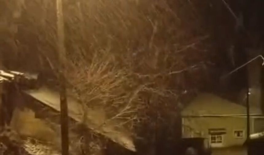 Mart Ortasında Kar Sürprizi: Tavşanlı Beyaza Büründü