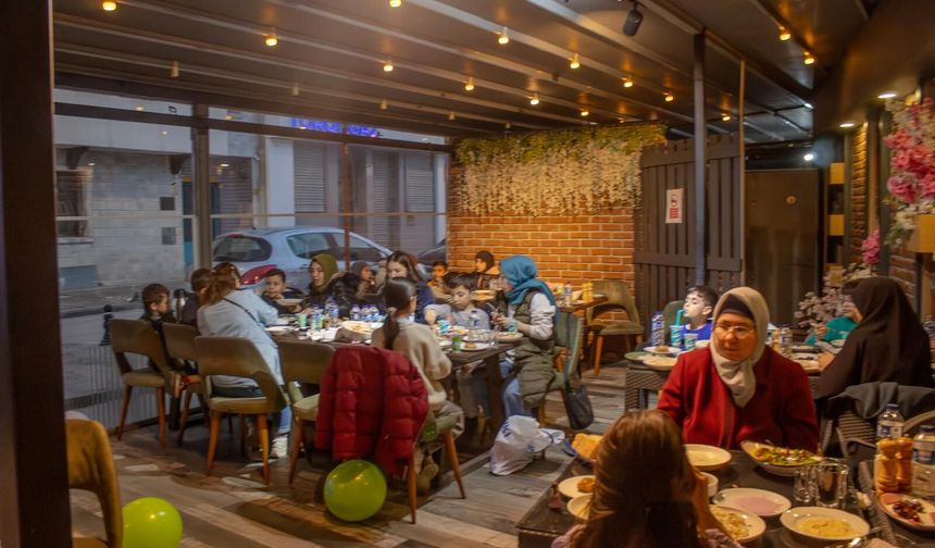 Kütahya’da Genç İyilik Hareketi’nden çocuklara unutulmaz iftar gecesi